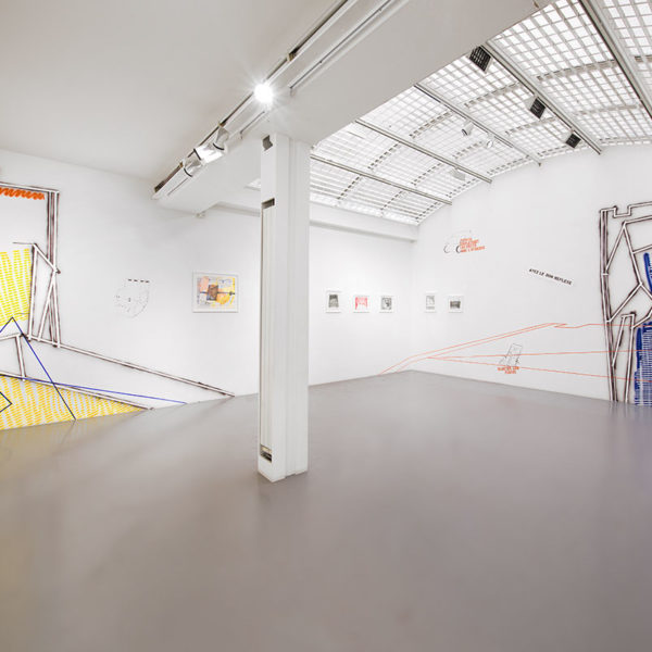 Méditation sur une boîte en carton